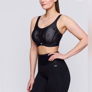 PrimaDonna "The Game" Underwire Sports Bra (Style 6000510) in Black Size 32H